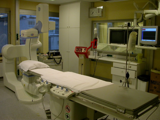 Appareillage de radioscopie utilisé en salle de cathétérisme cardiaque.